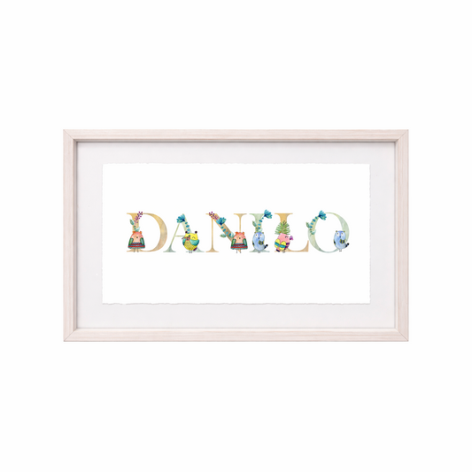 Cuadro con nombres decorados con motivos de búhos