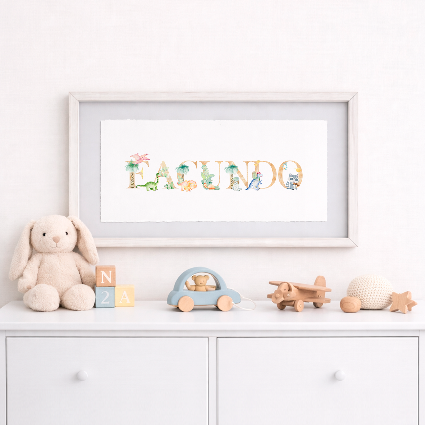 Cuadro con nombres decorados con motivos de dinosaurios