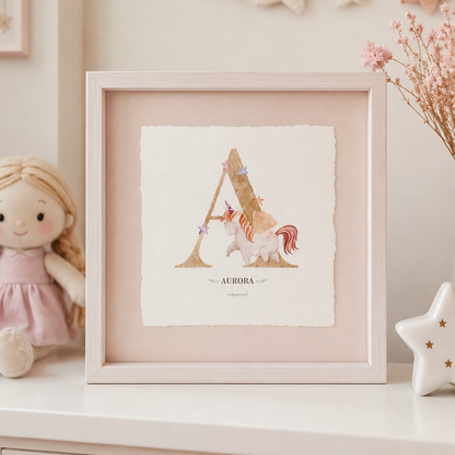 Cuadro con inicial de nombre: Ilustración de unicornios