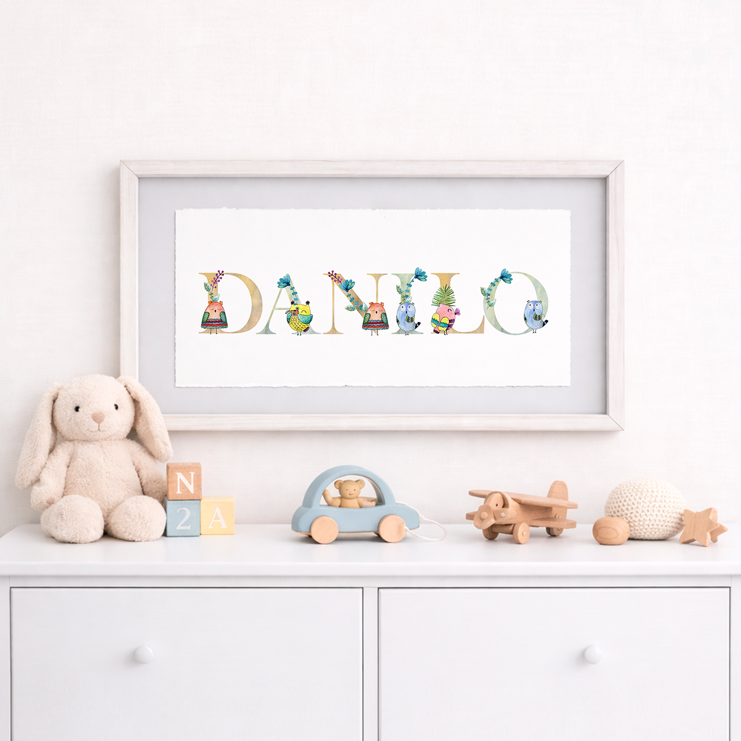 Cuadro con nombres decorados con motivos de búhos