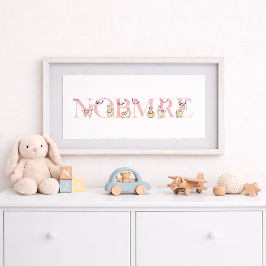 Cuadro con nombres decorados con motivos de llamas